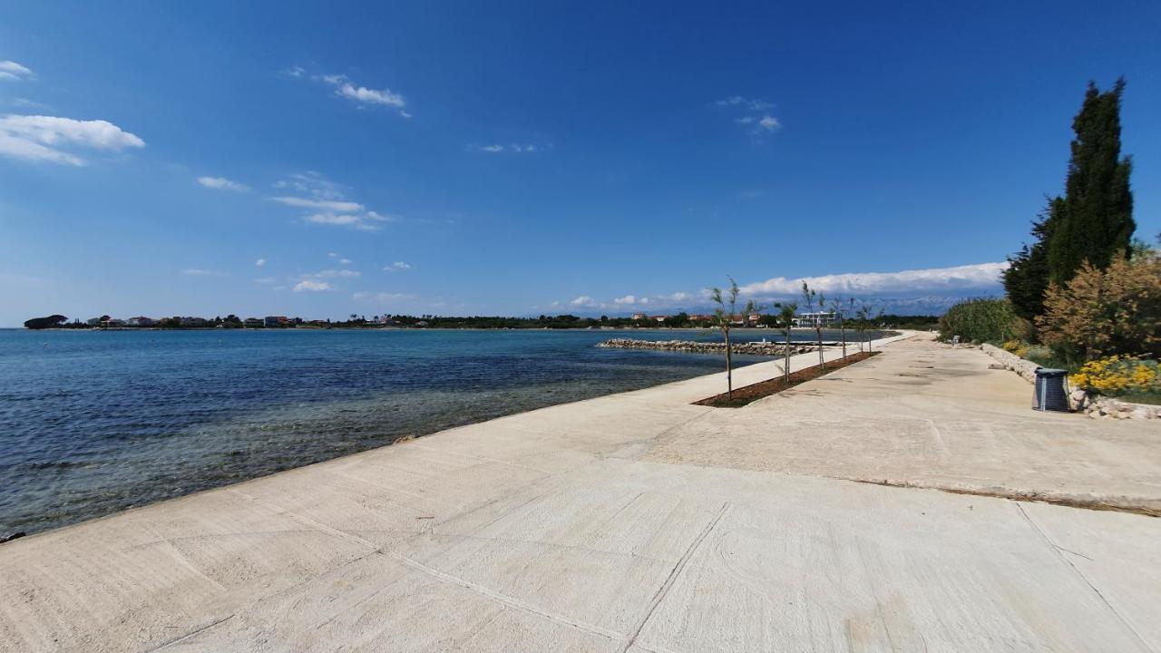 Malo Ferienvilla Privlaka, Pool, Boje, Wi-Fi, Wallbox Privlaka  Buitenkant foto