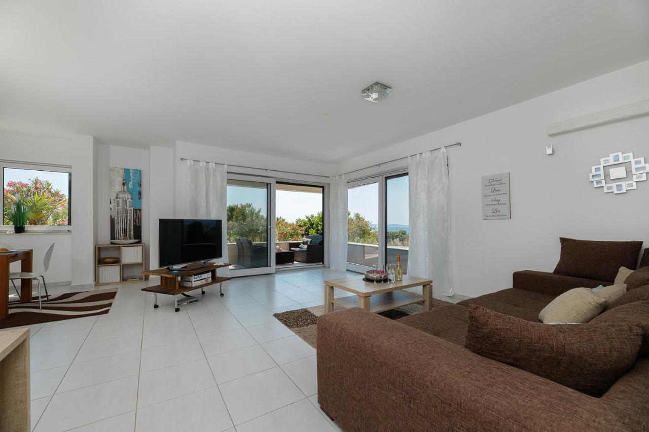 Malo Ferienvilla Privlaka, Pool, Boje, Wi-Fi, Wallbox Privlaka  Buitenkant foto