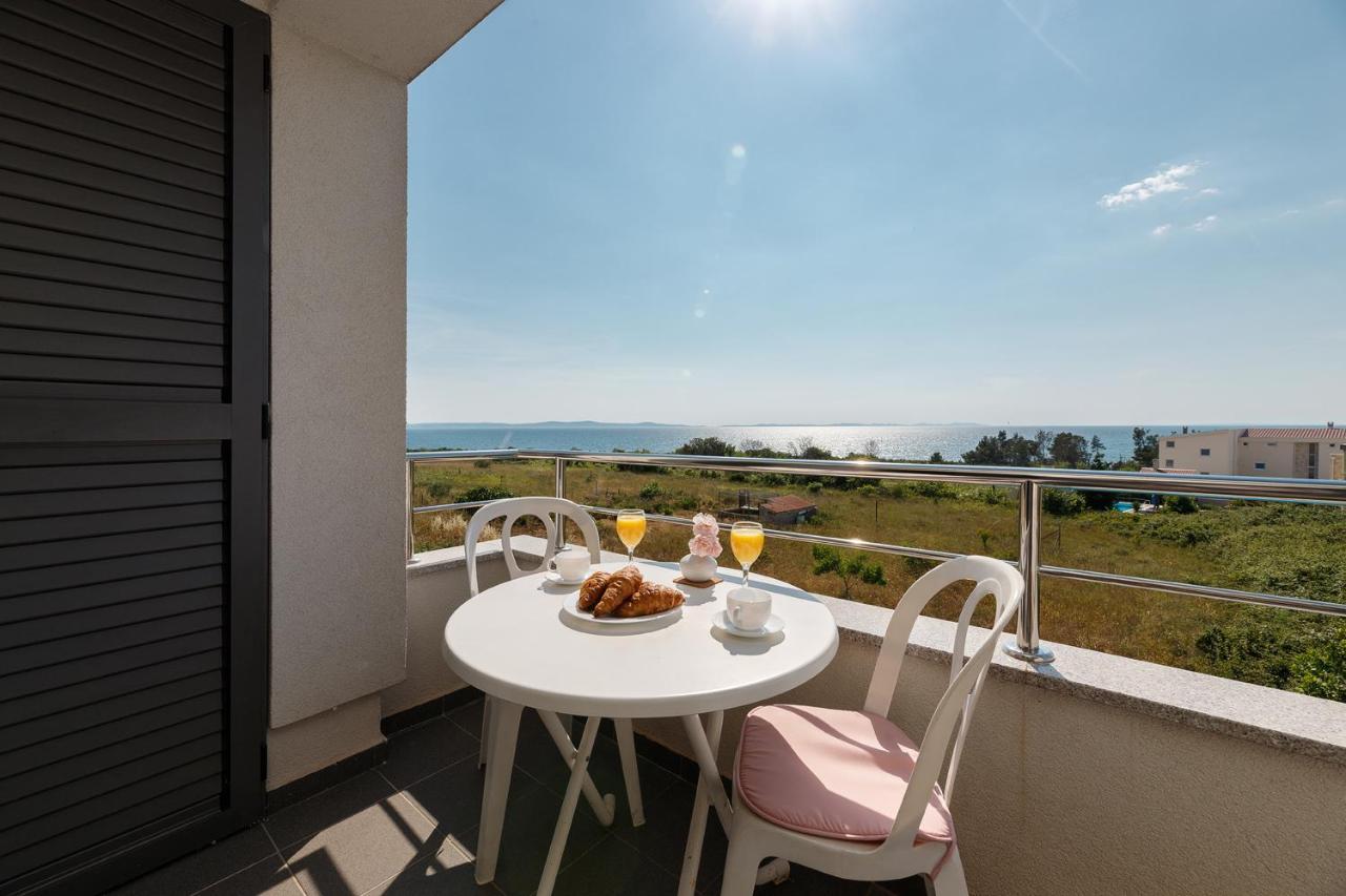 Malo Ferienvilla Privlaka, Pool, Boje, Wi-Fi, Wallbox Privlaka  Buitenkant foto