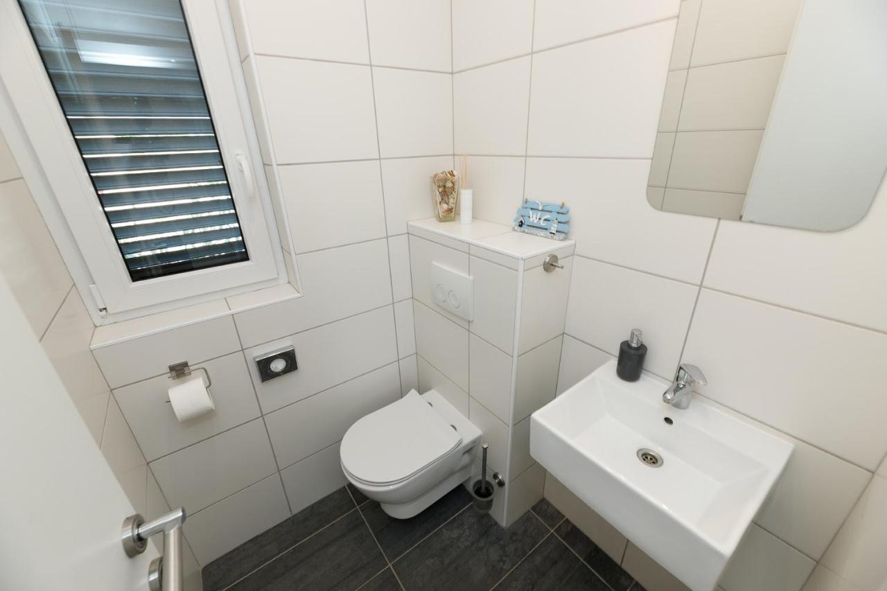 Malo Ferienvilla Privlaka, Pool, Boje, Wi-Fi, Wallbox Privlaka  Buitenkant foto