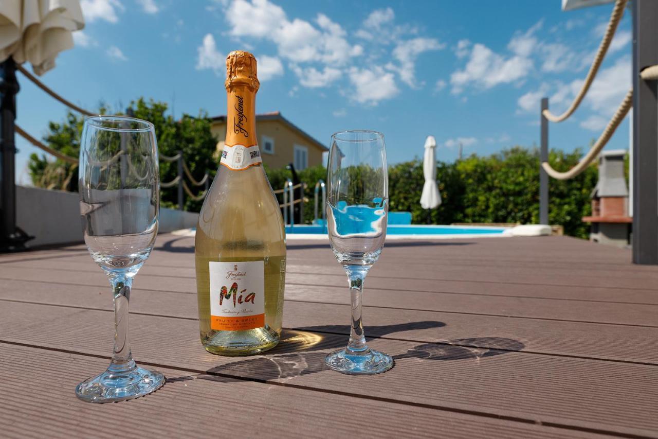 Malo Ferienvilla Privlaka, Pool, Boje, Wi-Fi, Wallbox Privlaka  Buitenkant foto