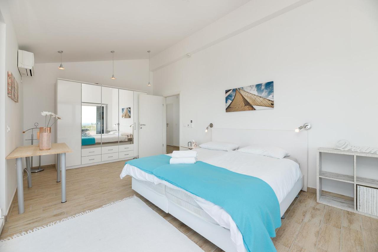 Malo Ferienvilla Privlaka, Pool, Boje, Wi-Fi, Wallbox Privlaka  Buitenkant foto