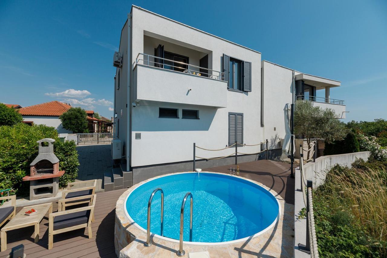 Malo Ferienvilla Privlaka, Pool, Boje, Wi-Fi, Wallbox Privlaka  Buitenkant foto